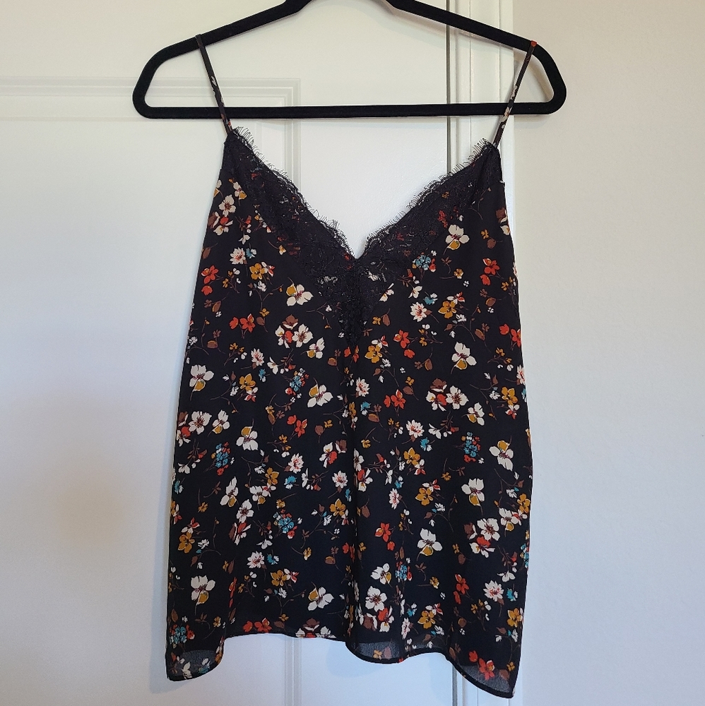 Black floral tabk with lace detail - Medium